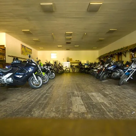 לינה וארוחת בוקר Zur Post קלוטן