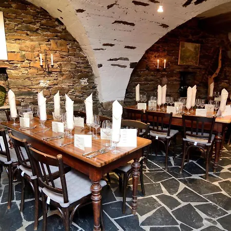 לינה וארוחת בוקר Zur Post קלוטן